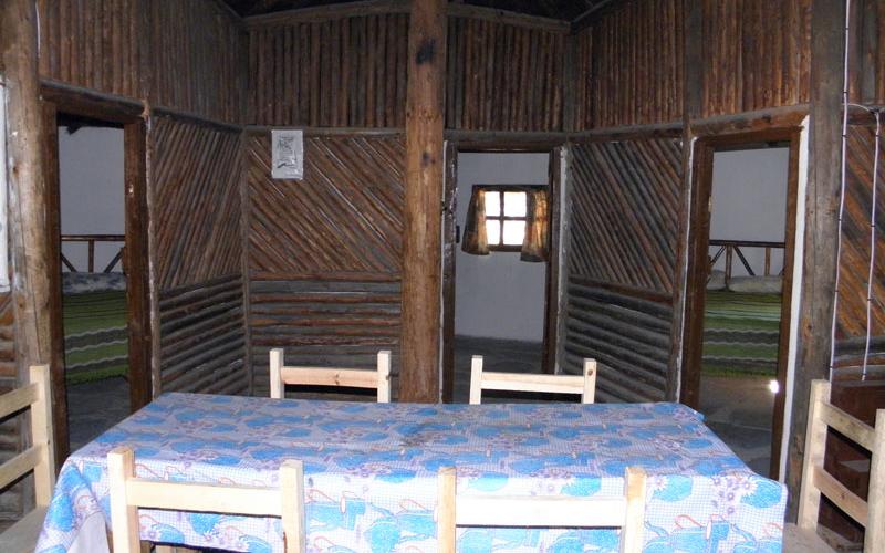 La cabaña 6 tiene 3 recamaritas con 1 cama matrimonial en cada una.