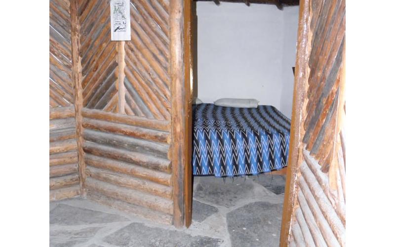 La cabaña 3 tiene 3 recamaritas con una 1 cama matrimonial cada una, además de 2 individuales en la estancia.